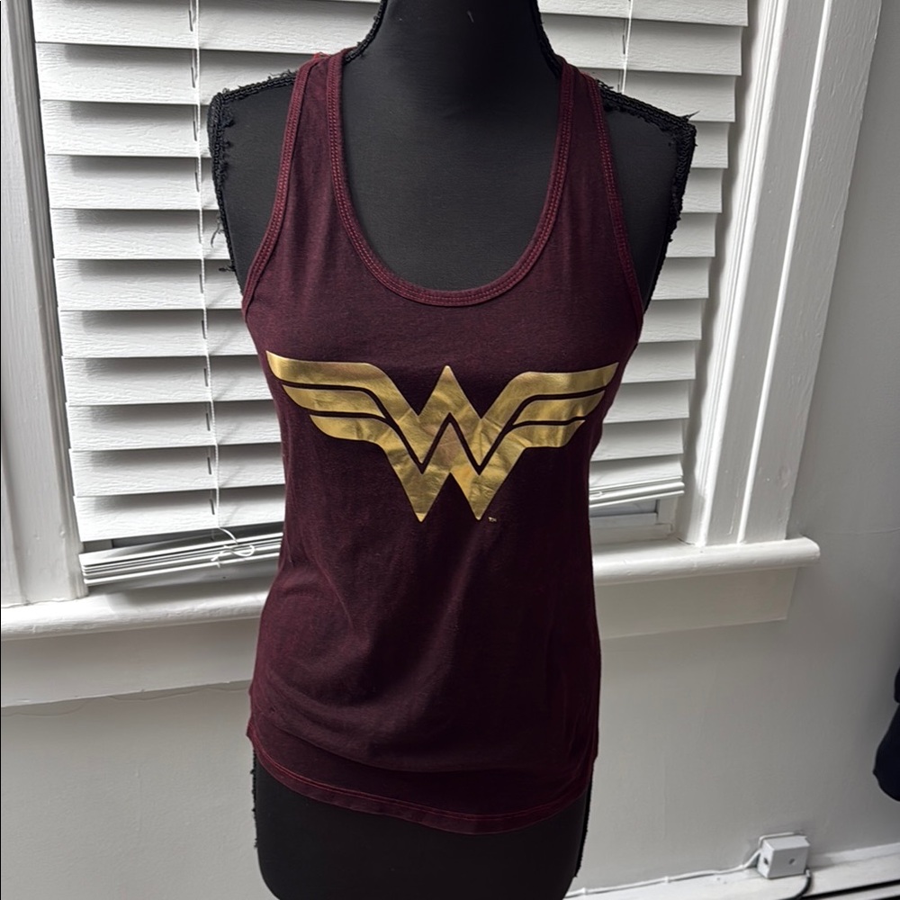 NWT Hot Topic Women's Maroon and Gold Tank Top. Size M